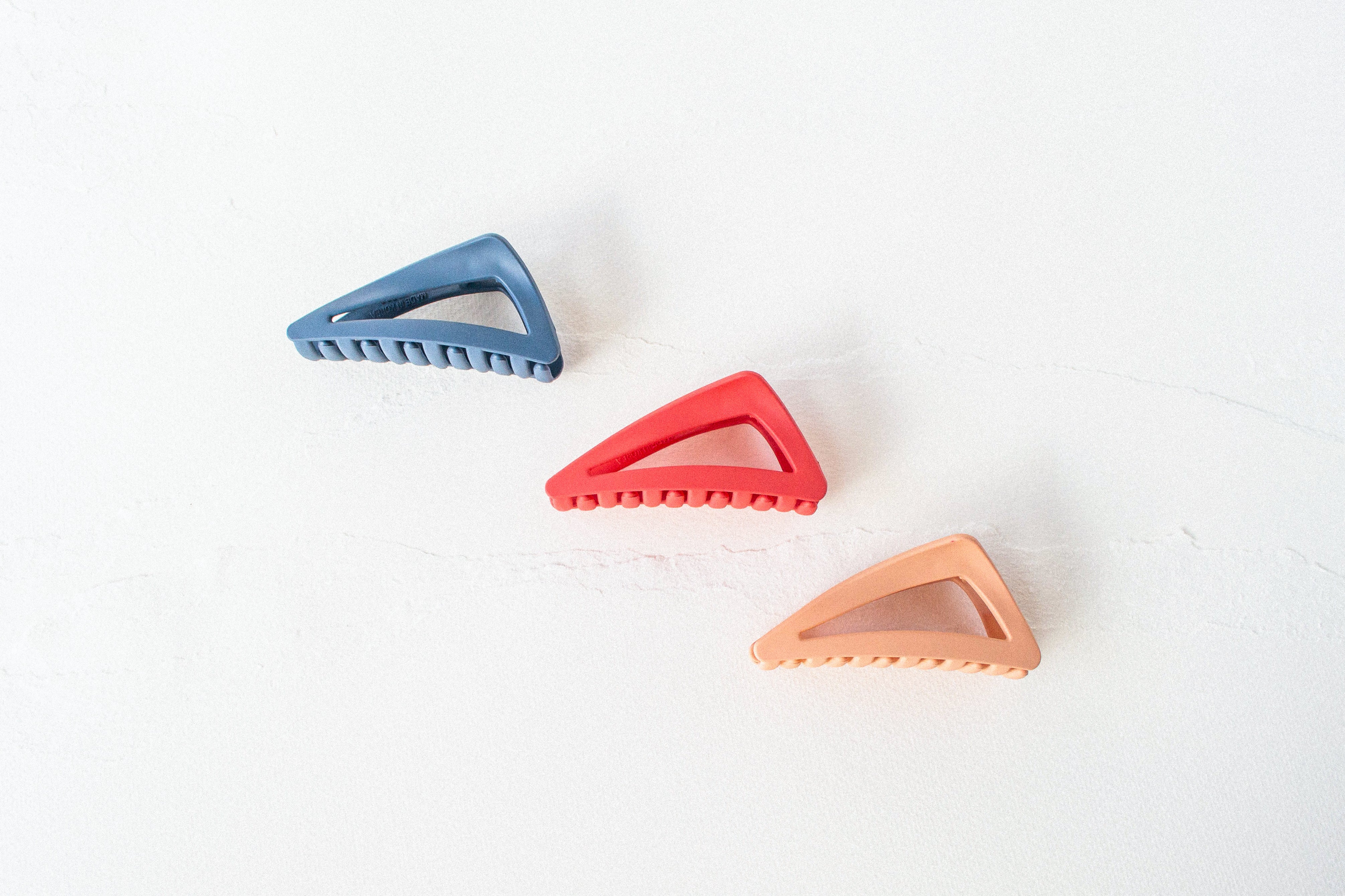 Triangle-logo claw hair clip